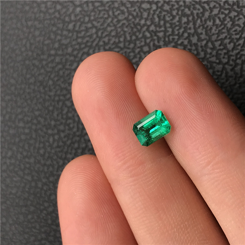 哥伦比亚祖母绿裸石 0.94ct Green Minor-to-Moderate