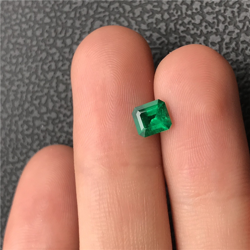 哥伦比亚祖母绿裸石 0.86ct Green Minor