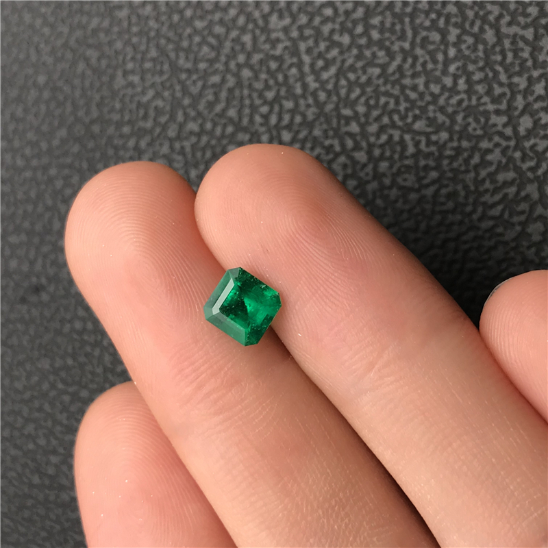 哥伦比亚祖母绿裸石 0.95ct Green Minor-to-Moderate