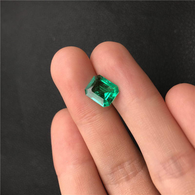 哥伦比亚祖母绿裸石 2.75ct Green Minor