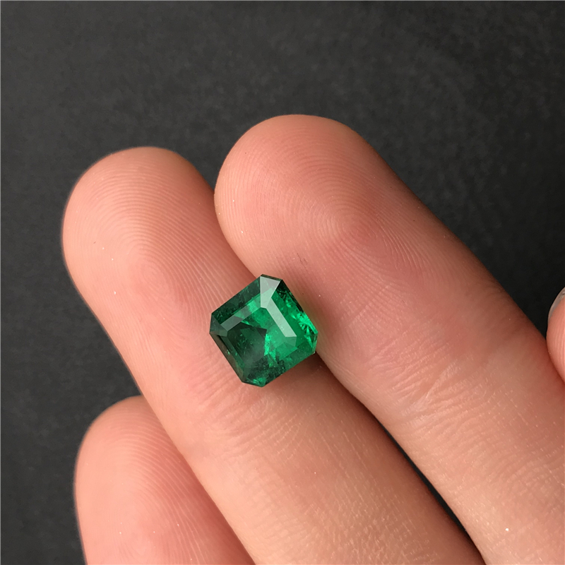 哥伦比亚祖母绿裸石 2.41ct Vivid Muzo Green Minor