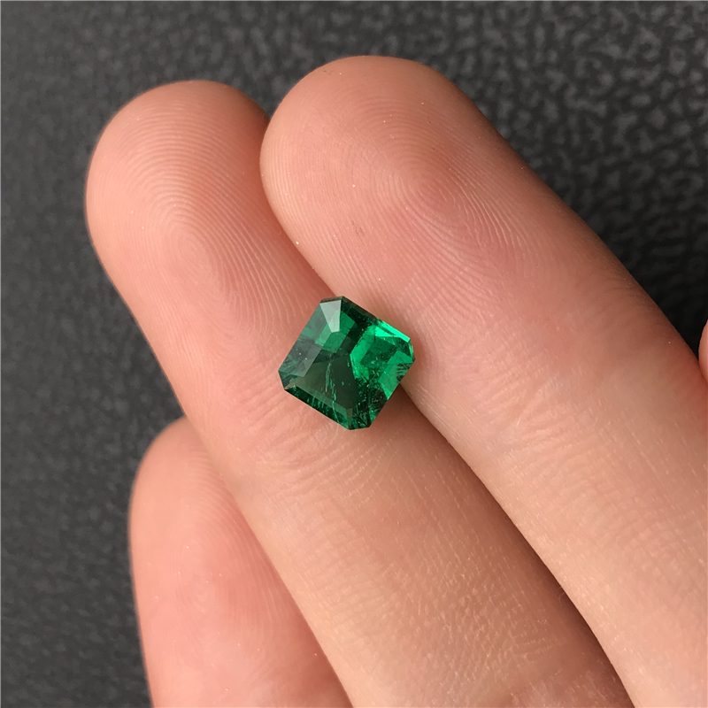 哥伦比亚祖母绿裸石 1.64ct Vivid Green Minor-to-Moderate