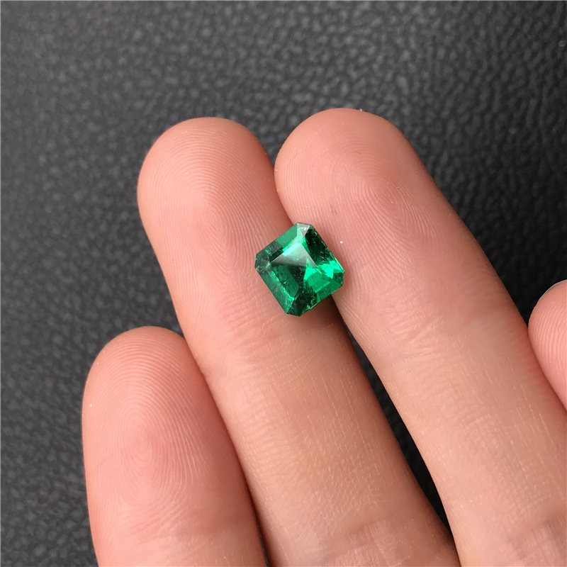 哥伦比亚祖母绿裸石 1.9ct Vivid Muzo Green Minor