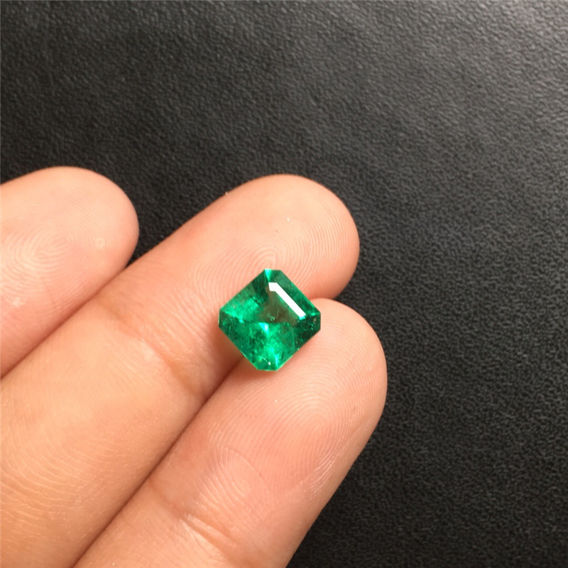 哥伦比亚祖母绿裸石 1.42ct Green Minor