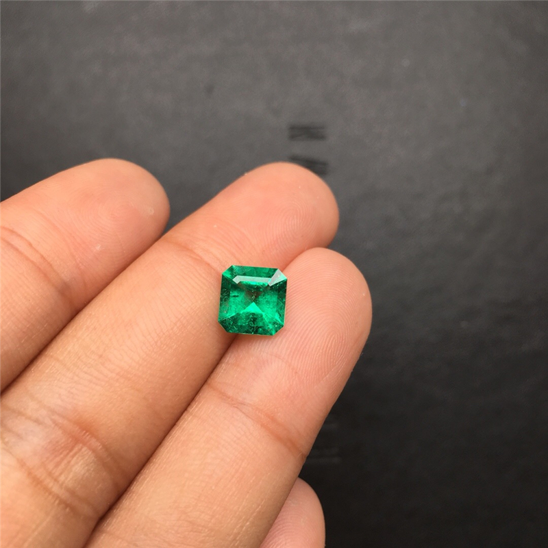 哥伦比亚祖母绿裸石 1.42ct Green Minor