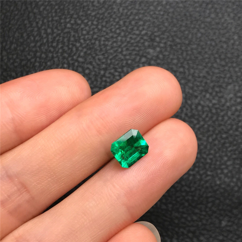 哥伦比亚祖母绿裸石 2.1ct Vivid Green Minor