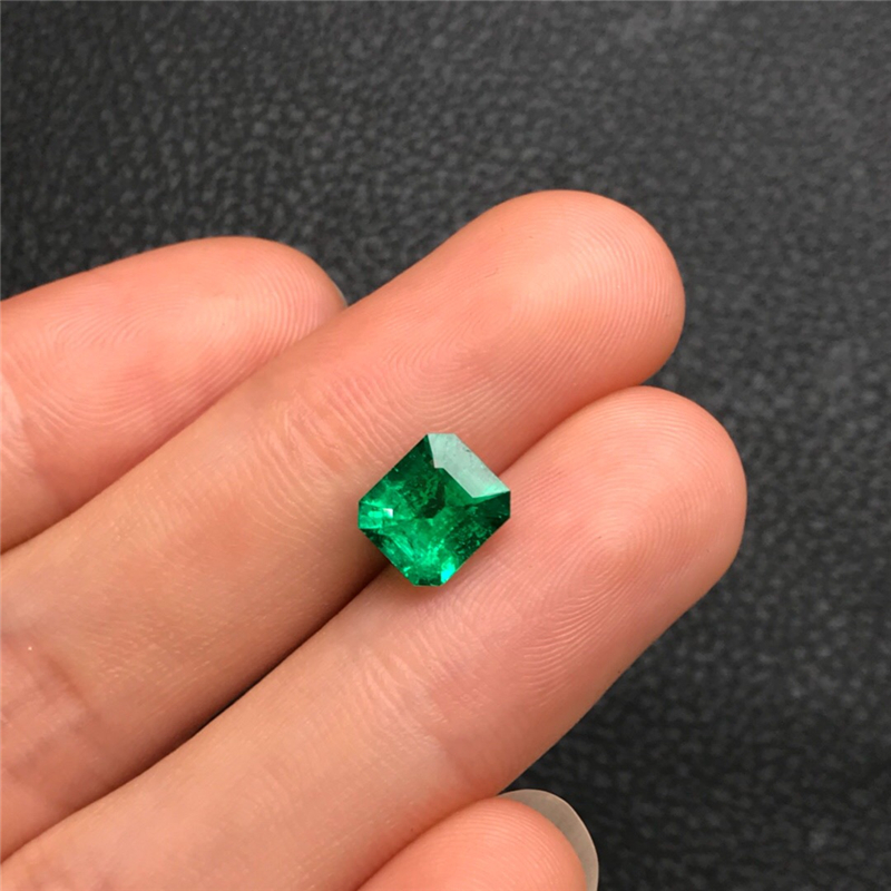 哥伦比亚祖母绿裸石 2.1ct Vivid Green Minor