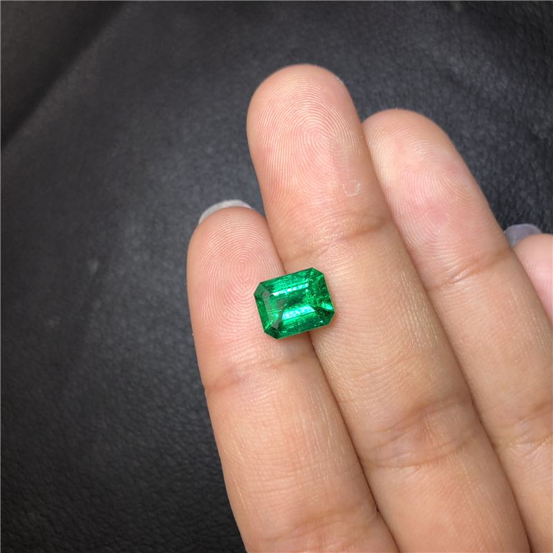 哥伦比亚祖母绿裸石 1.86ct Vivid Muzo Green Insignificant