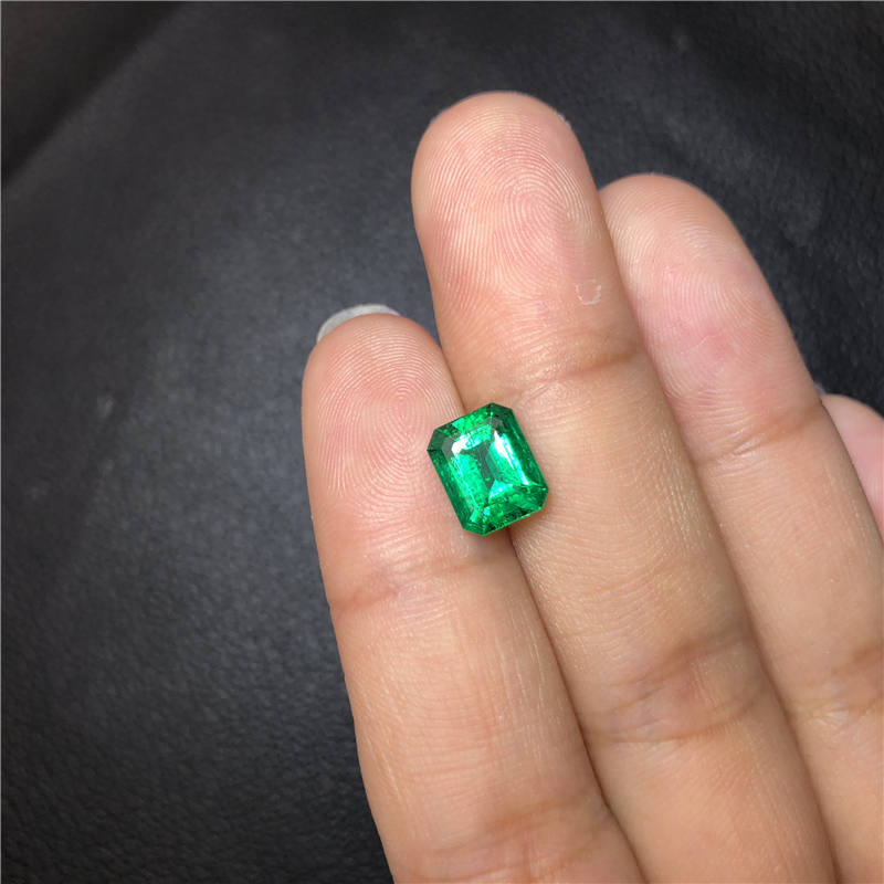 哥伦比亚祖母绿裸石 1.86ct Vivid Muzo Green Insignificant