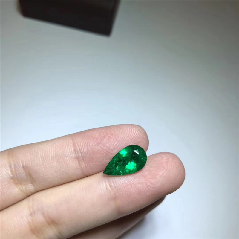 哥伦比亚祖母绿裸石 2.32ct Vivid Muzo Green None