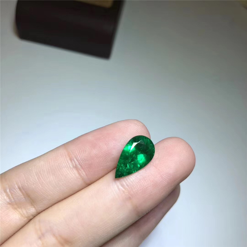 哥伦比亚祖母绿裸石 2.32ct Vivid Muzo Green None