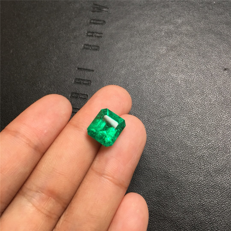 哥伦比亚祖母绿裸石 4.18ct Green Minor-to-Moderate