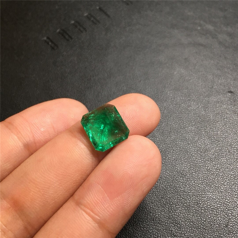 哥伦比亚祖母绿裸石 4.18ct Green Minor-to-Moderate