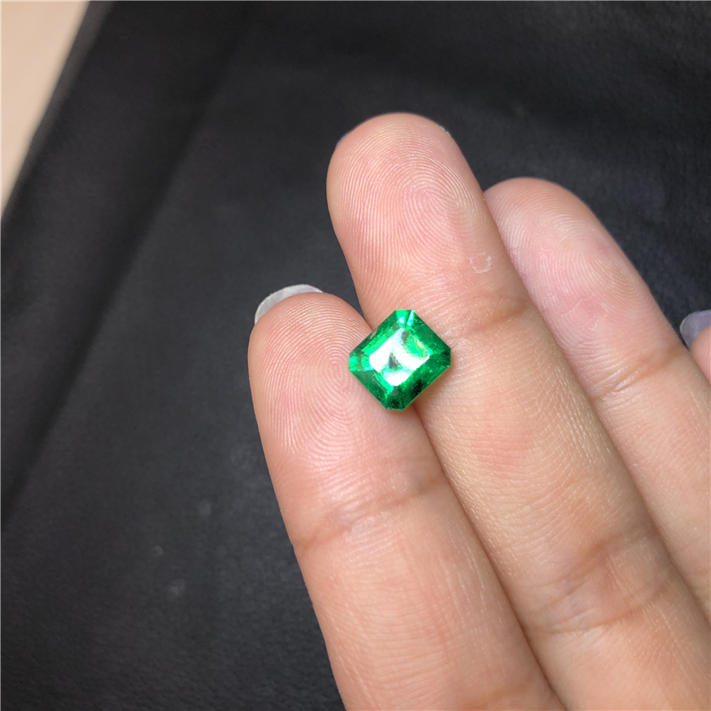 哥伦比亚祖母绿裸石 1.61ct Vivid Muzo Green Minor