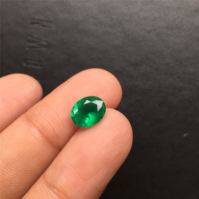 哥伦比亚祖母绿裸石 1.2ct Vivid Green Minor