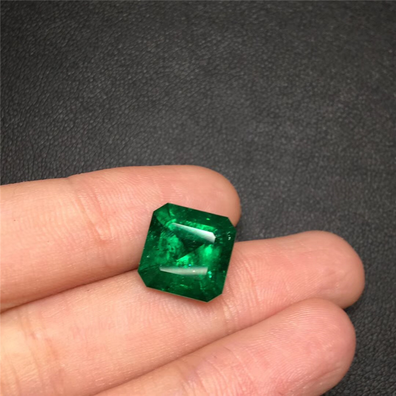 哥伦比亚祖母绿裸石 6.11ct Vivid Muzo Green Insignificant