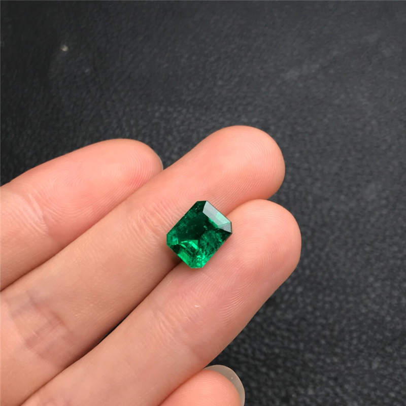哥伦比亚祖母绿裸石 2.87ct Vivid Muzo Green Minor