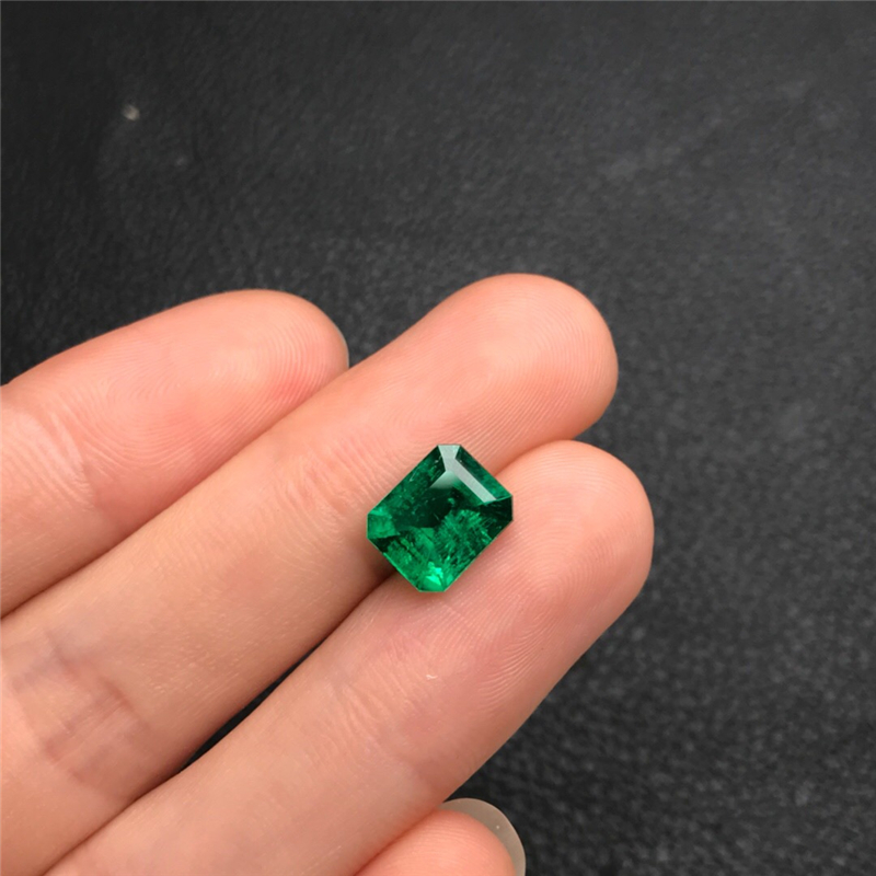 哥伦比亚祖母绿裸石 2.87ct Vivid Muzo Green Minor