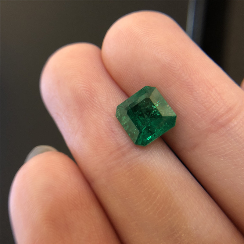 哥伦比亚祖母绿裸石 1.61ct Verdant Green Minor