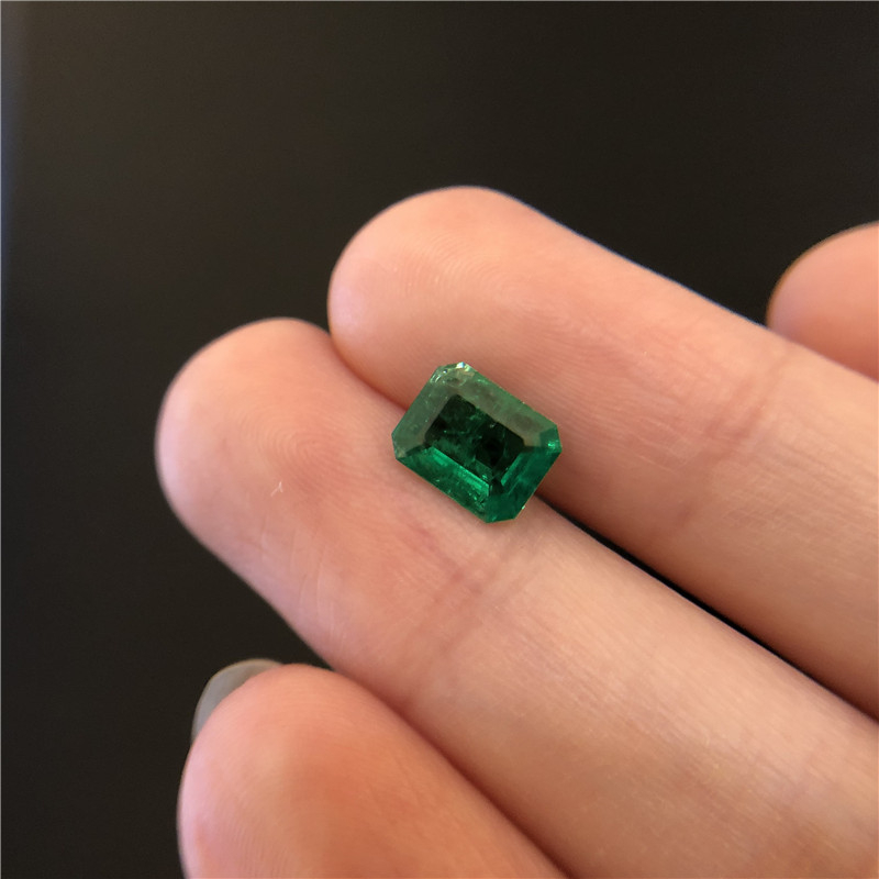 哥伦比亚祖母绿裸石 1.03ct Vivid Green Minor