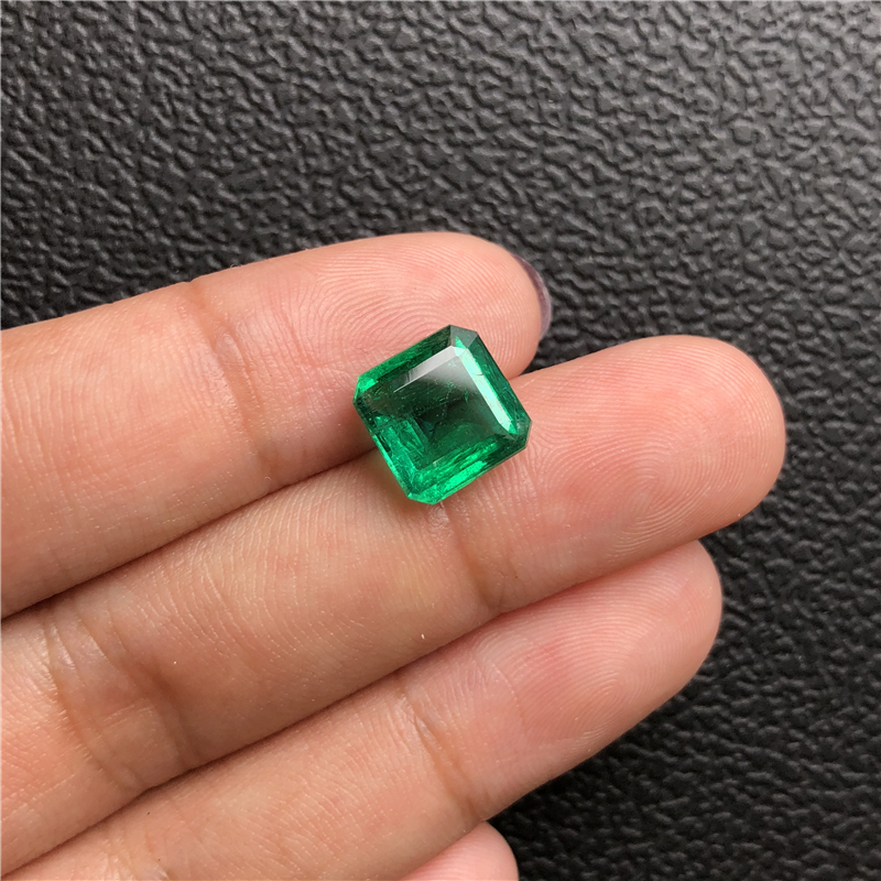 赞比亚祖母绿裸石 3.58ct Green Minor