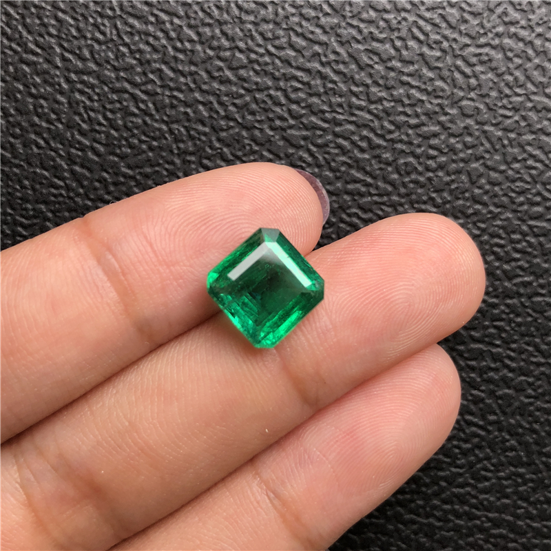 赞比亚祖母绿裸石 3.58ct Green Minor