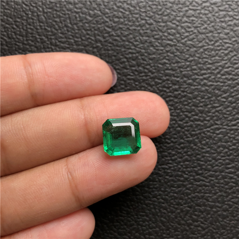 赞比亚祖母绿裸石 3.75ct Green Insignificant