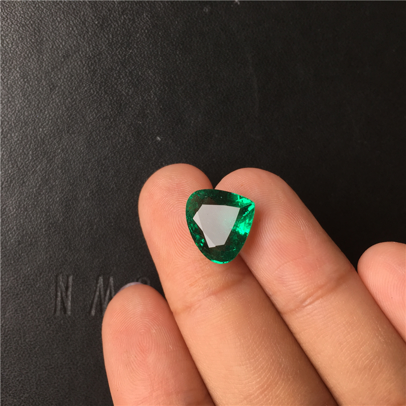 赞比亚祖母绿裸石 4.34ct Intense Green None