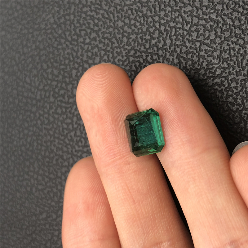 赞比亚祖母绿裸石 4.16ct Vivid Green Insignificant
