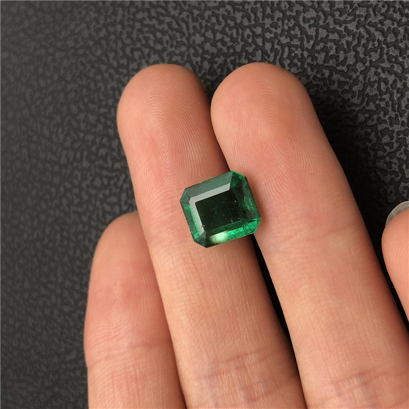 赞比亚祖母绿裸石 4.16ct Vivid Green Insignificant