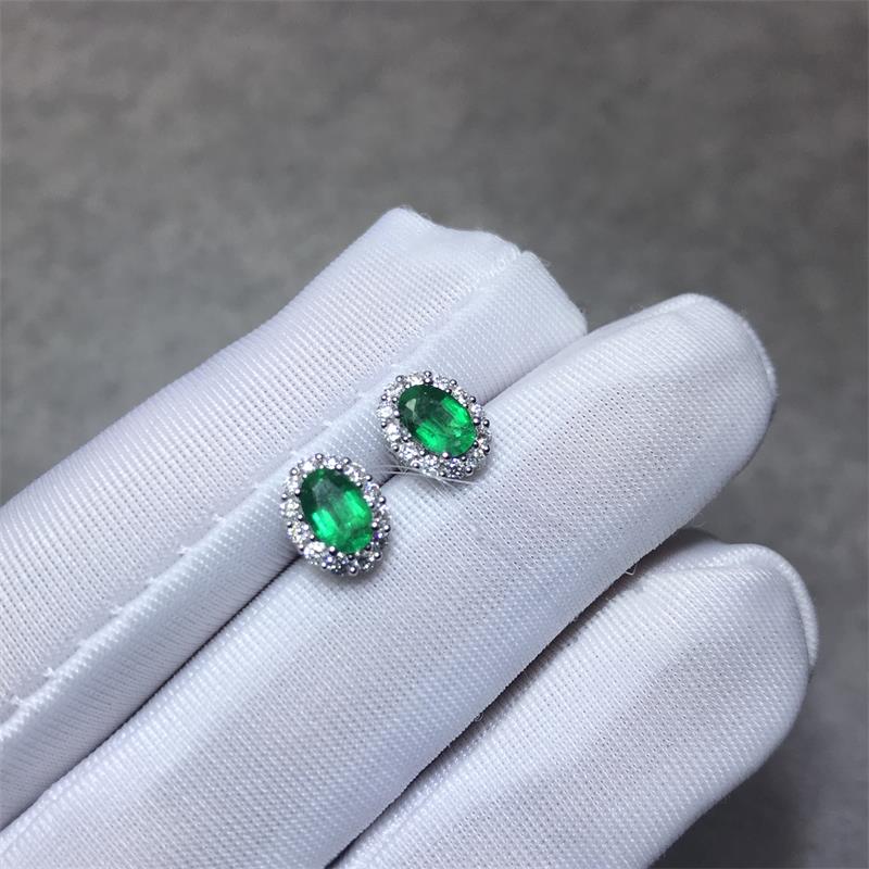 白18K金祖母绿耳钉0.8780ct