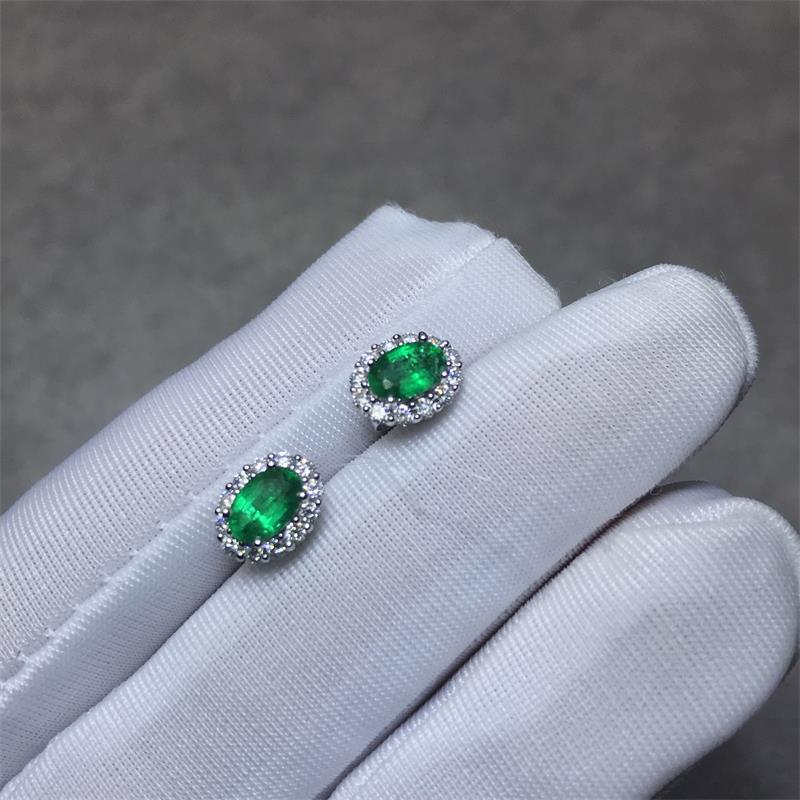 白18K金祖母绿耳钉0.8780ct