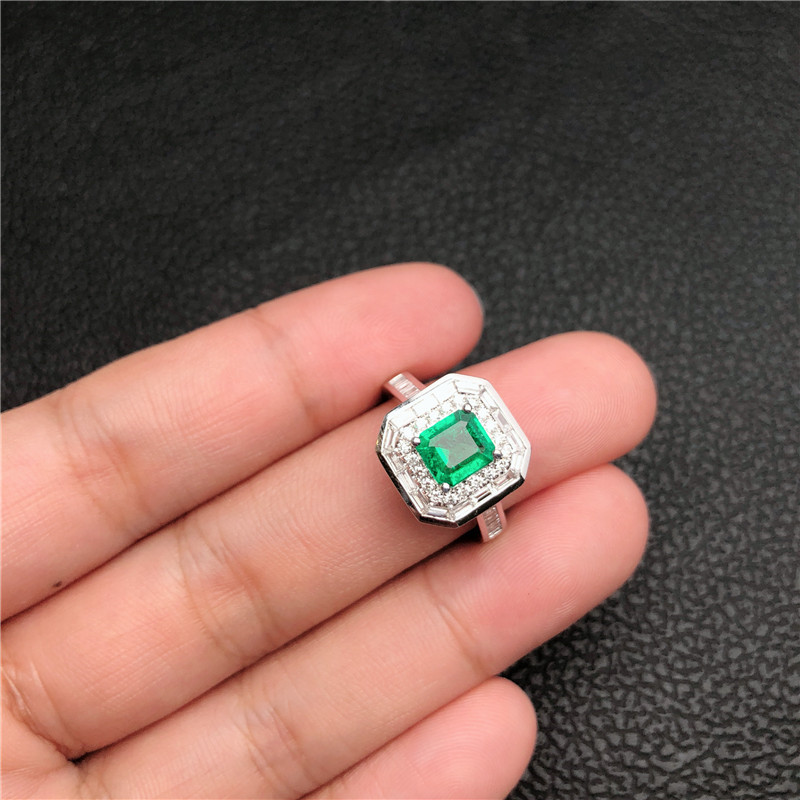 白18K金祖母绿戒指0.6530ct