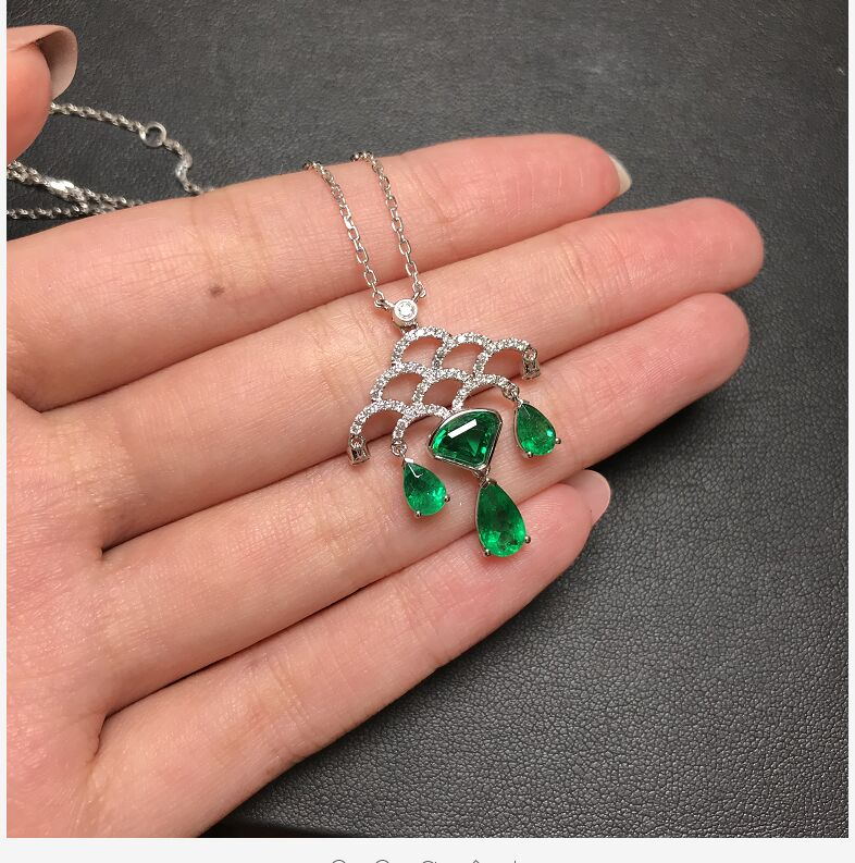 白18K金祖母绿链牌2.1260ct