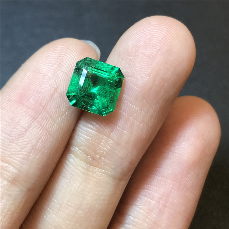 哥伦比亚祖母绿裸石 1.76ct Vivid Green None