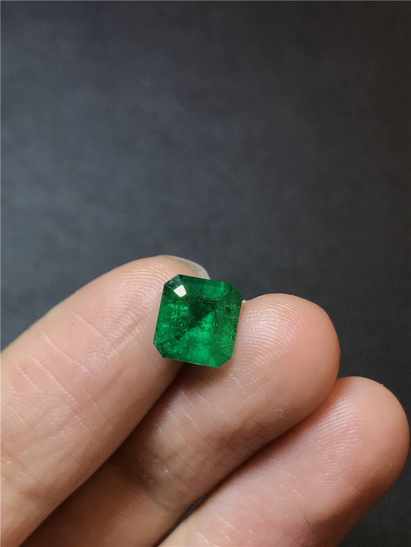 哥伦比亚祖母绿裸石 1.32ct Vivid Muzo Green Minor-to-Moderate