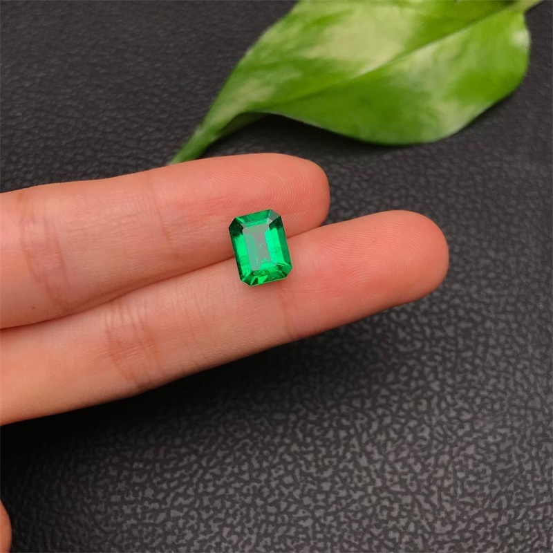 哥伦比亚祖母绿裸石 2.25ct Vivid Muzo Green None