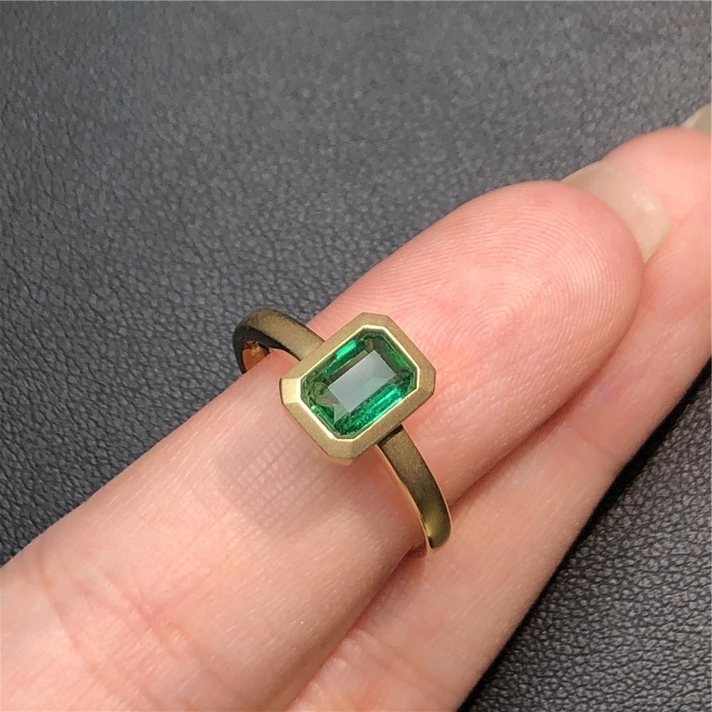黄18K金祖母绿戒指0.825ct