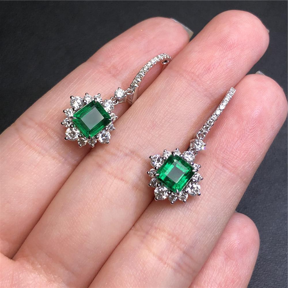 18K白祖母绿耳钉2.7ct