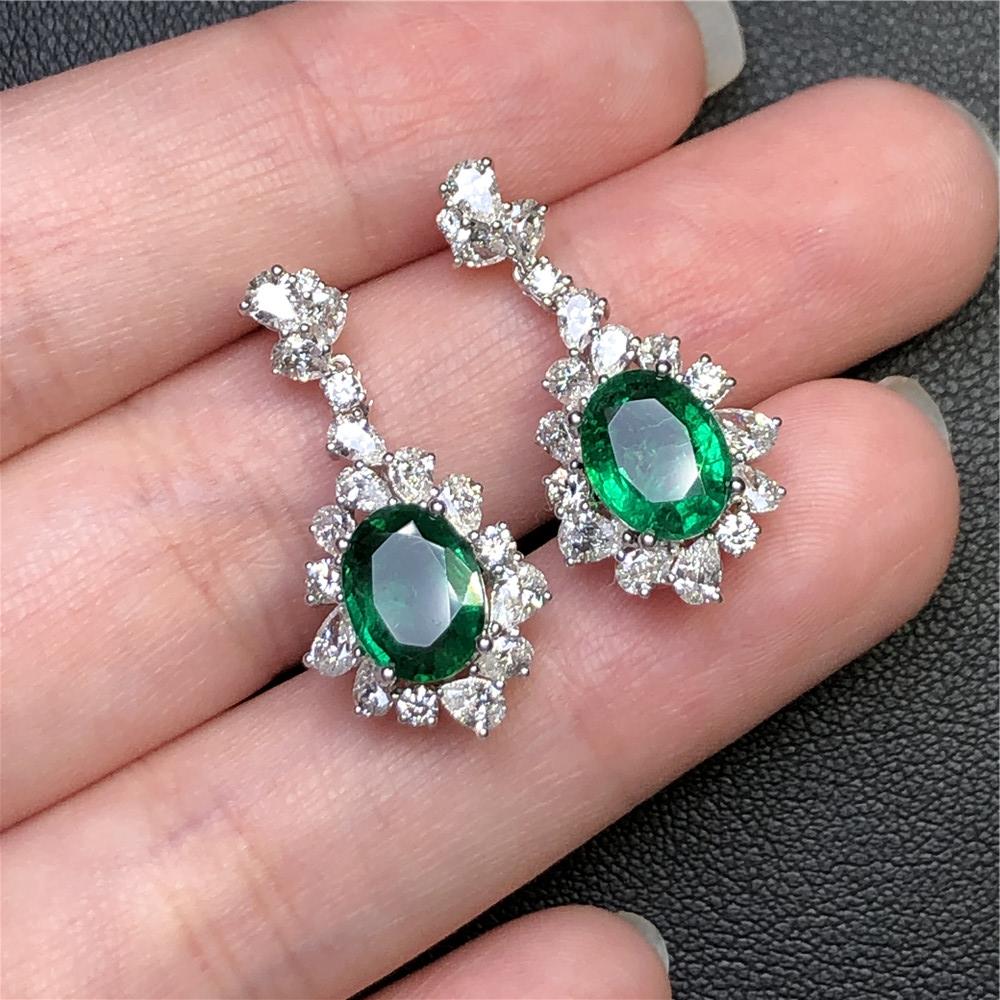 白18K金祖母绿耳钉3.28ct
