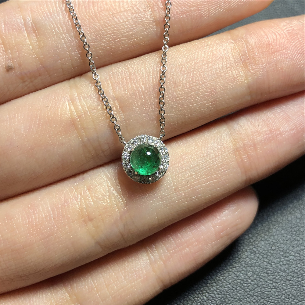 白18K金祖母绿链牌0.66ct