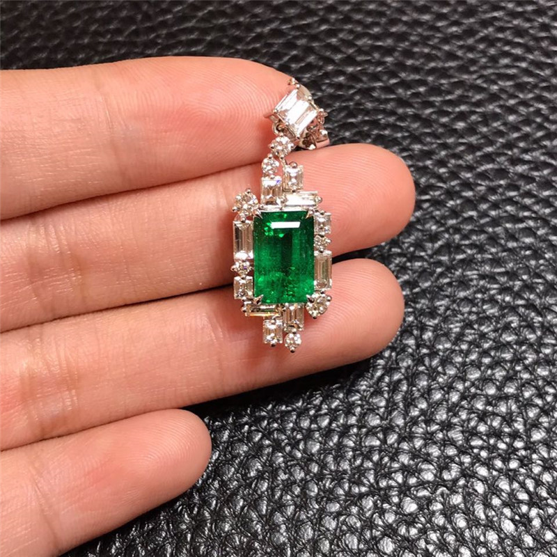 白18K金祖母绿链牌3.46ct