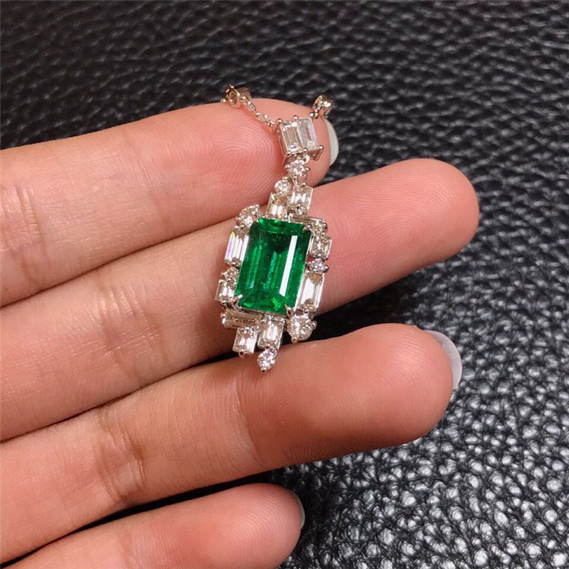 白18K金祖母绿链牌3.46ct