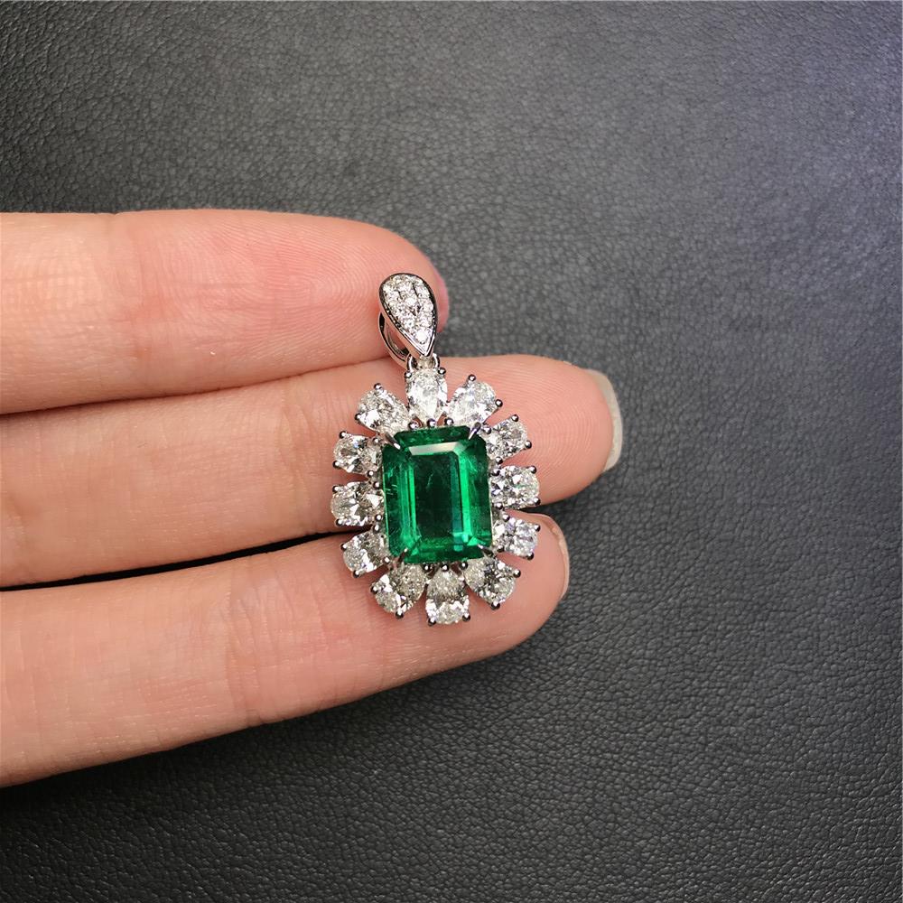 白18K金祖母绿吊坠3.07ct