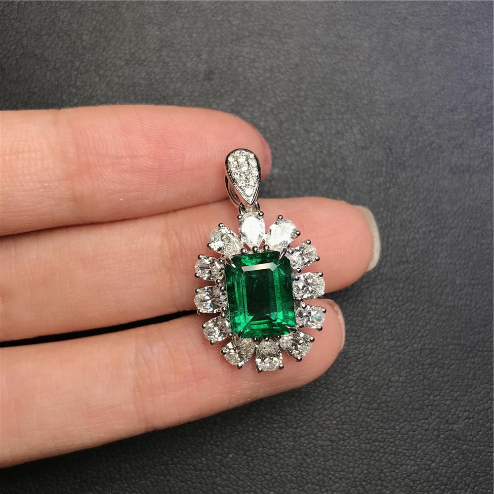白18K金祖母绿吊坠3.07ct