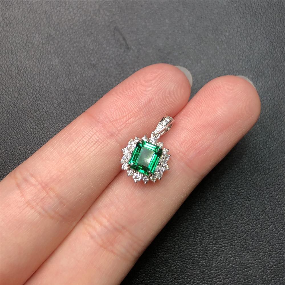 白18K金祖母绿吊坠1.15ct
