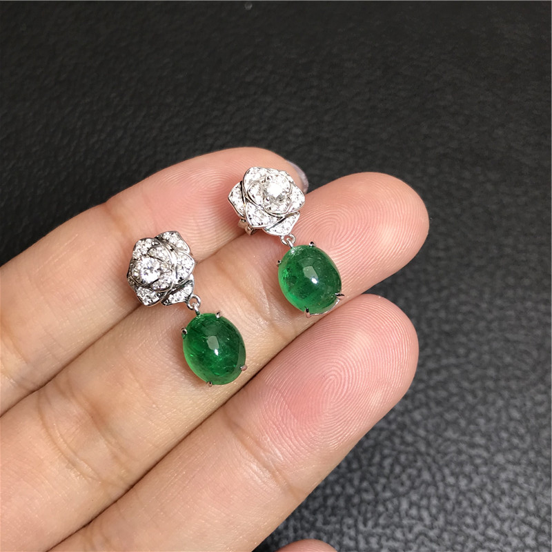 白18K金祖母绿耳钉3.9430ct