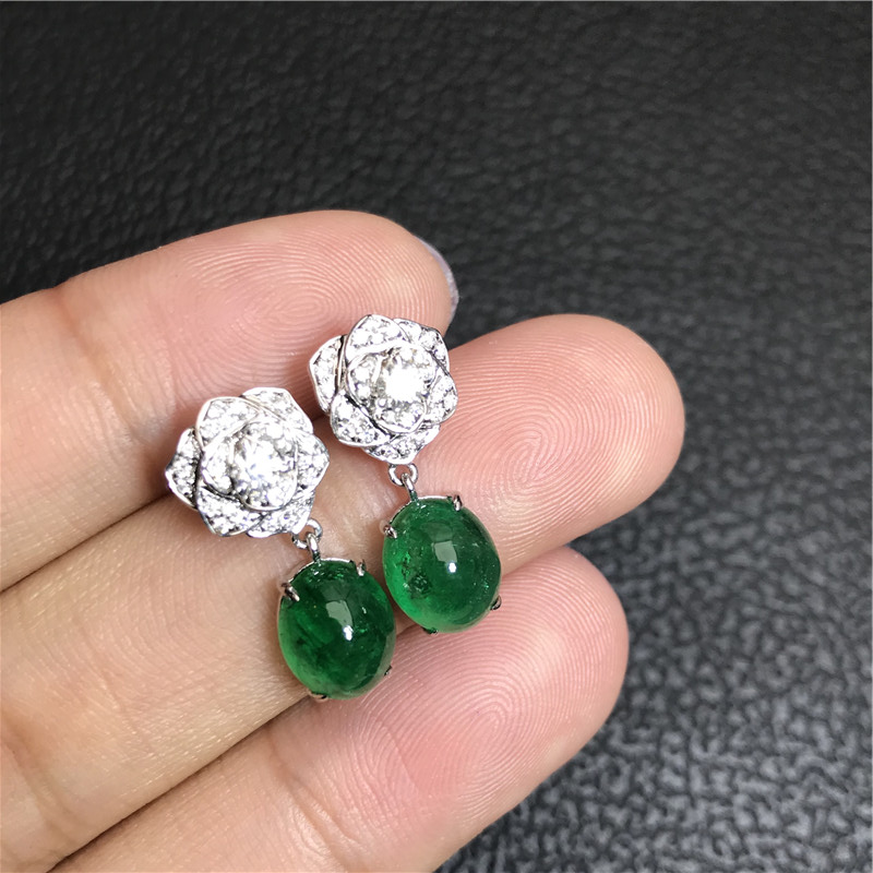 白18K金祖母绿耳钉3.9430ct