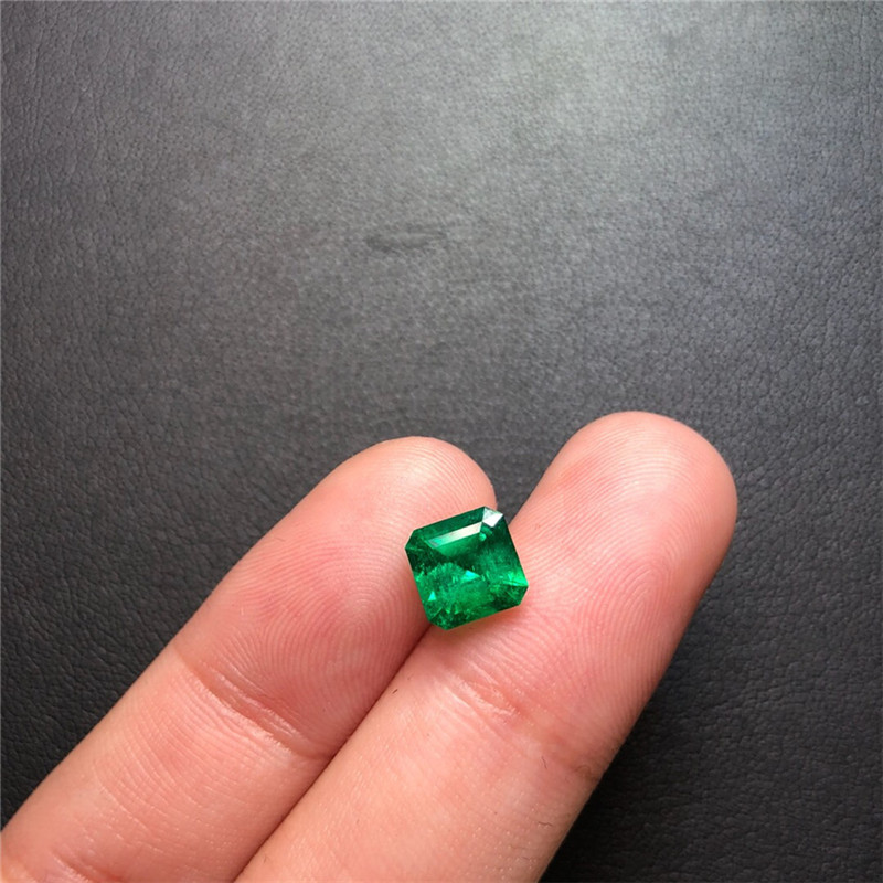 祖母绿裸石1.37ct VGM min