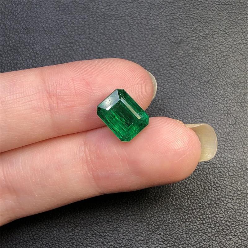 祖母绿裸石3.18ct  VVG Min